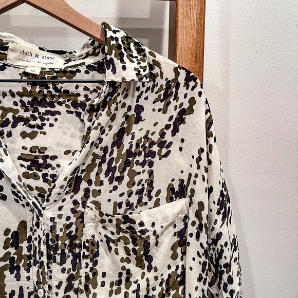 Cloth & Stone SZ M Abstract Camo Cropped Button Down! - Picture 2 of 8
